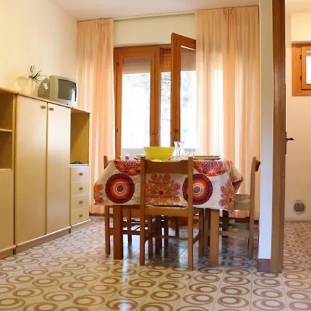 Daire Seaside Flat In A And Quiet Area Bibione